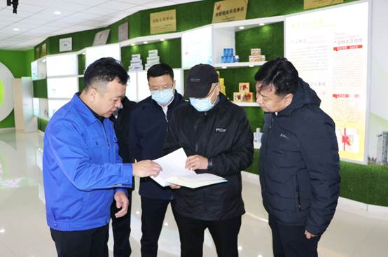 說明: 說明: C:\Users\Administrator\Desktop\技術中心\新聞稿\甘肅省科技廳副廳長李興華\李興華副廳長調研20211215\微信圖片_20211215132026.jpg